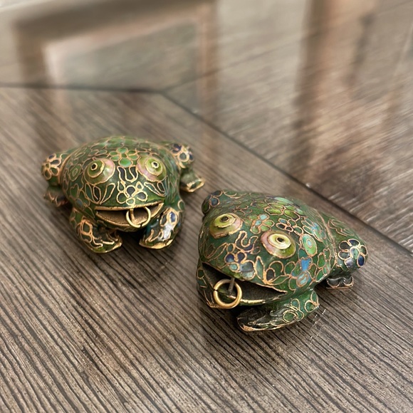 Pair of Vintage Green Cloisonné Frogs - Picture 16 of 16